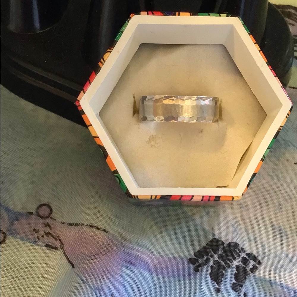 Vintage ladies wedding band
